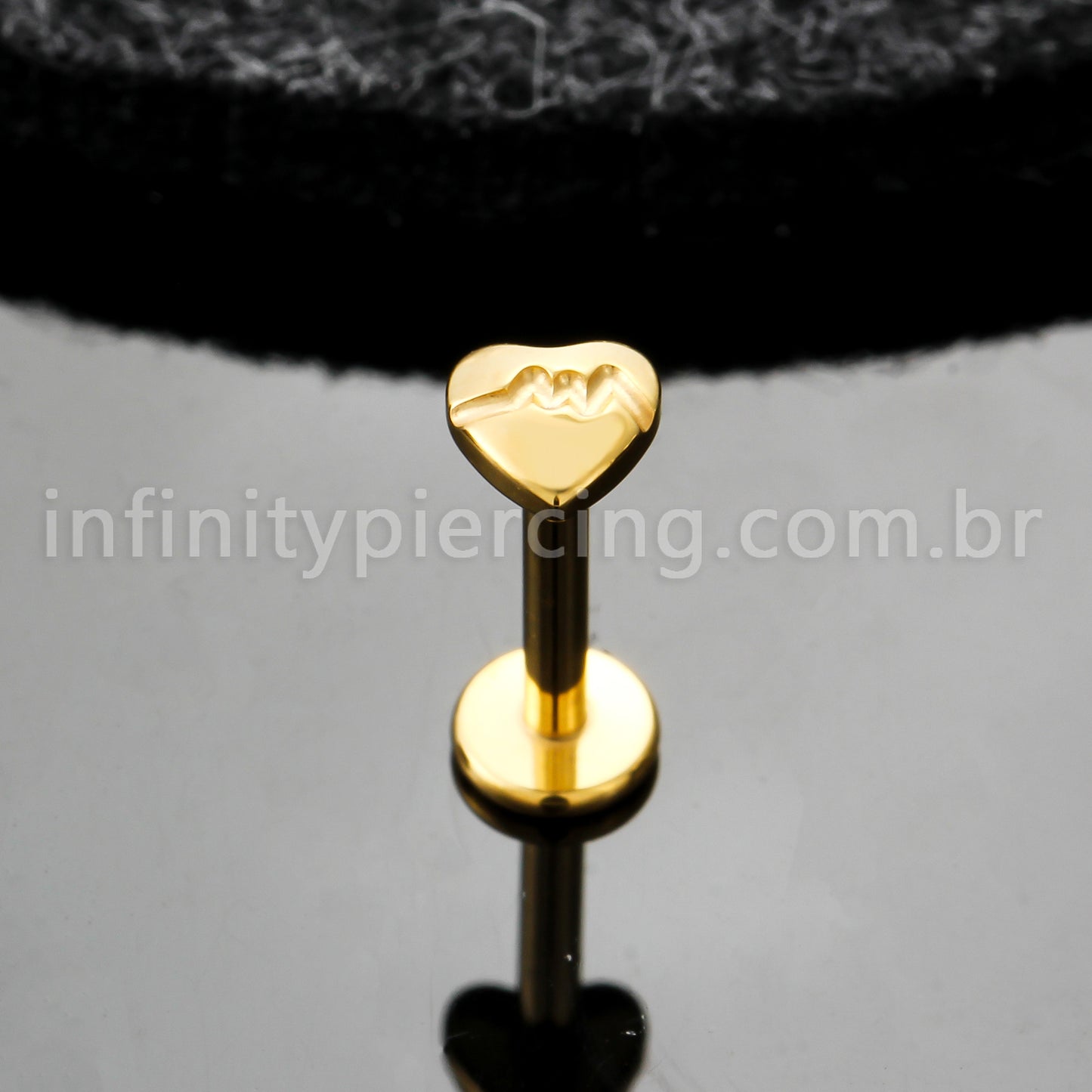 Piercing Labret Titânio Coração