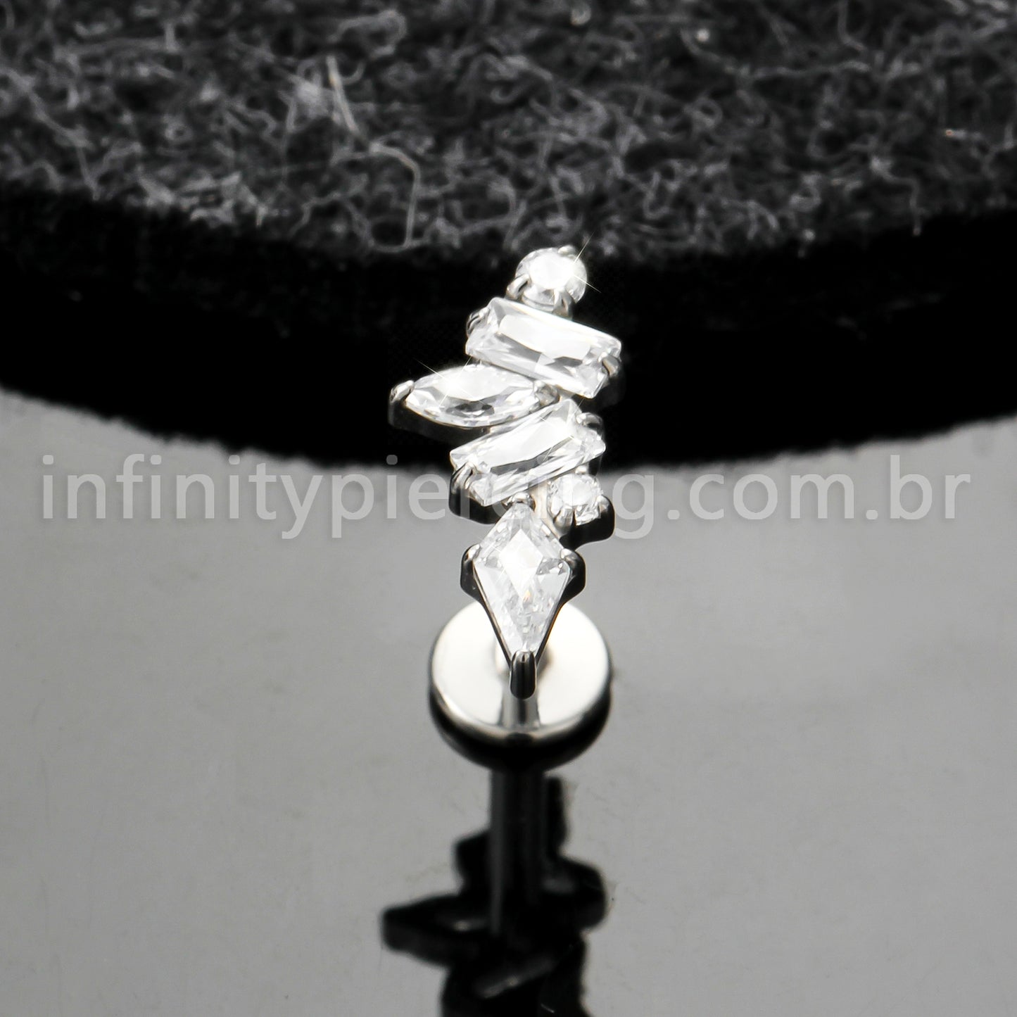 Piercing Labret Titânio Cluster Zircônia Cravejada