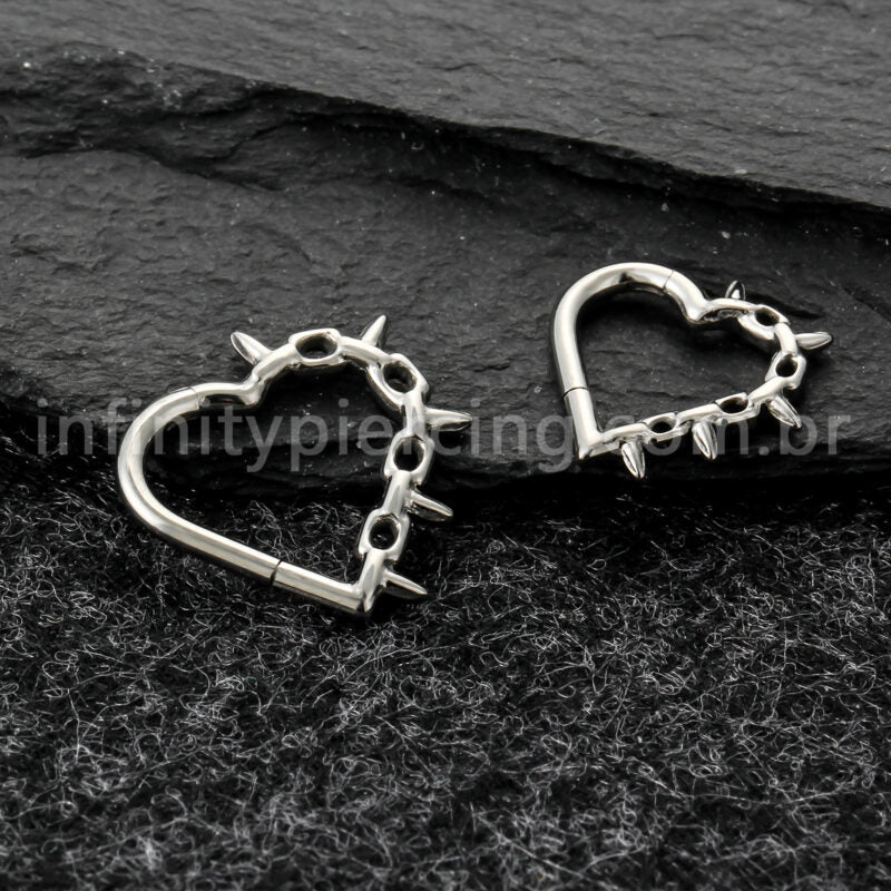 Piercing Argola Coração Titânio Com Detalhes