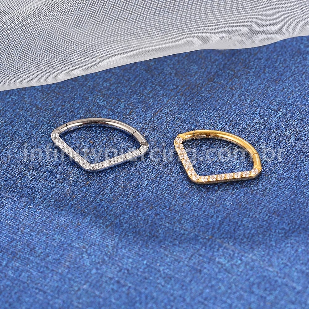 Piercing Argola Triangulo Titânio Segmento Articulado Zircônia