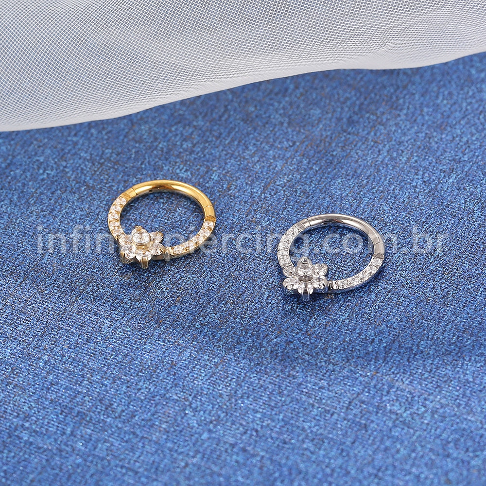 Piercing Argola Titânio Segmento Articulado Flor Zircônia Cravejada