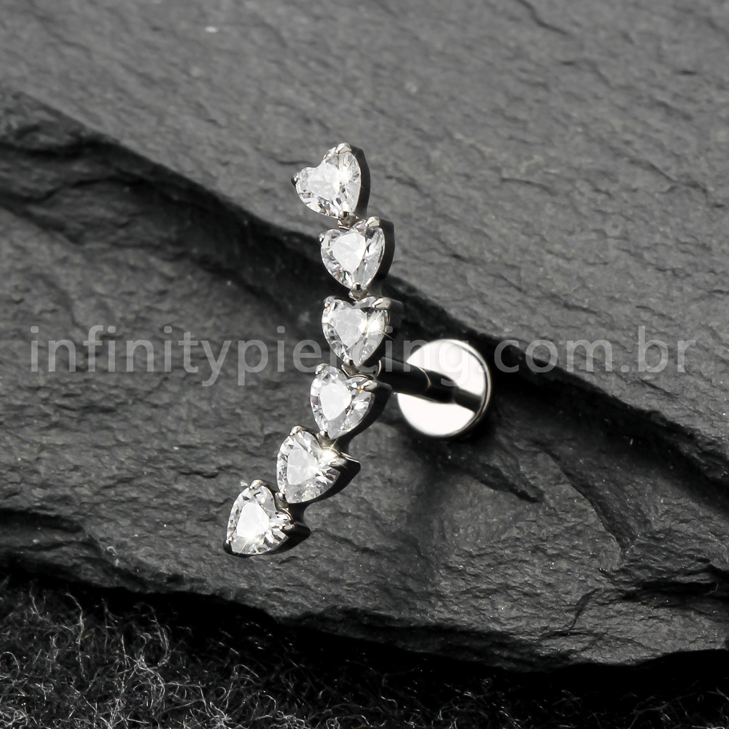 Piercing Labret Titânio Cluster Corações Zircônia Cravejada