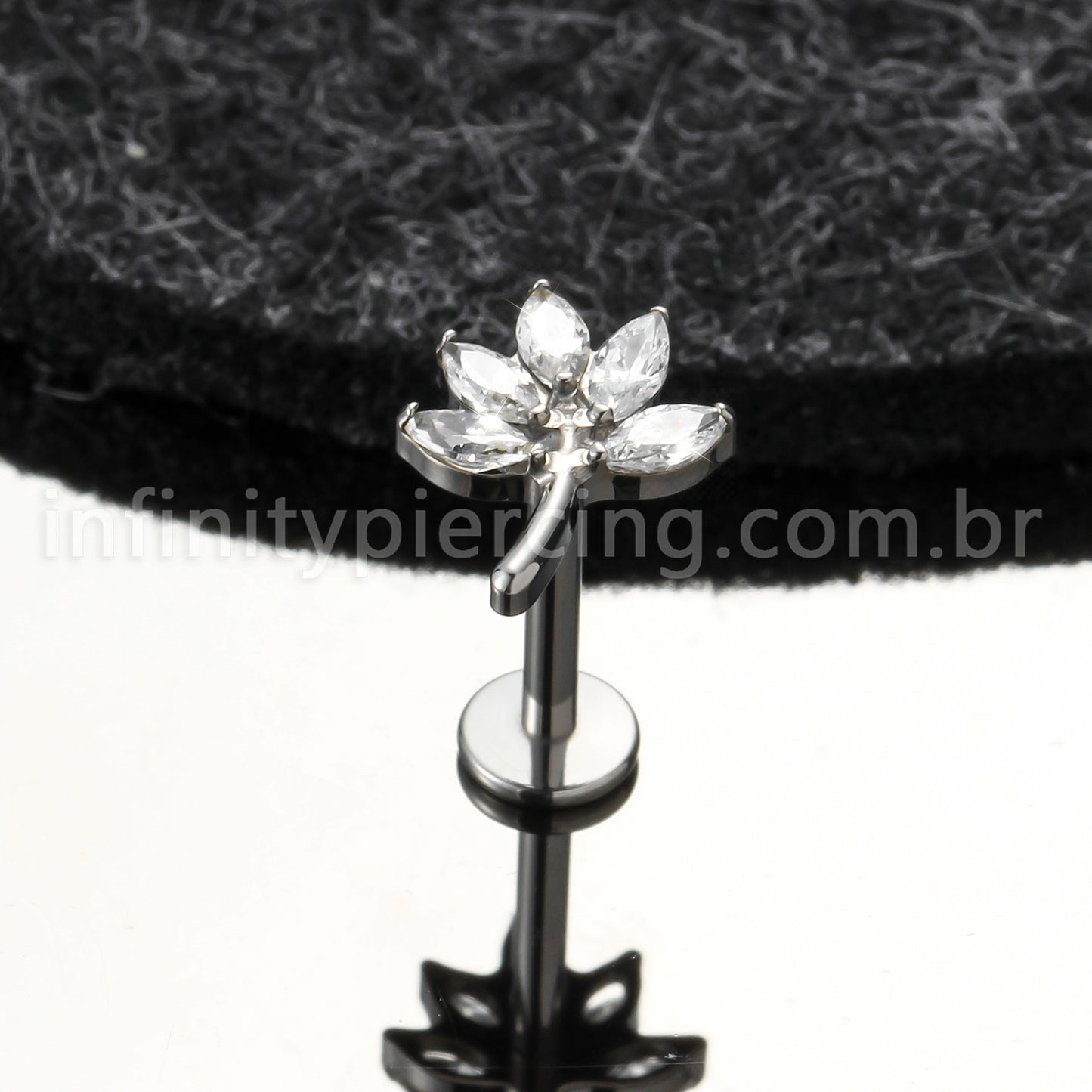 Piercing Labret Titânio Folha Zircônia Cravejada