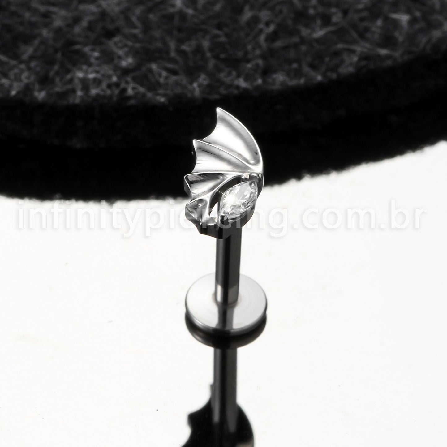 Piercing Labret Titânio Meia Asa