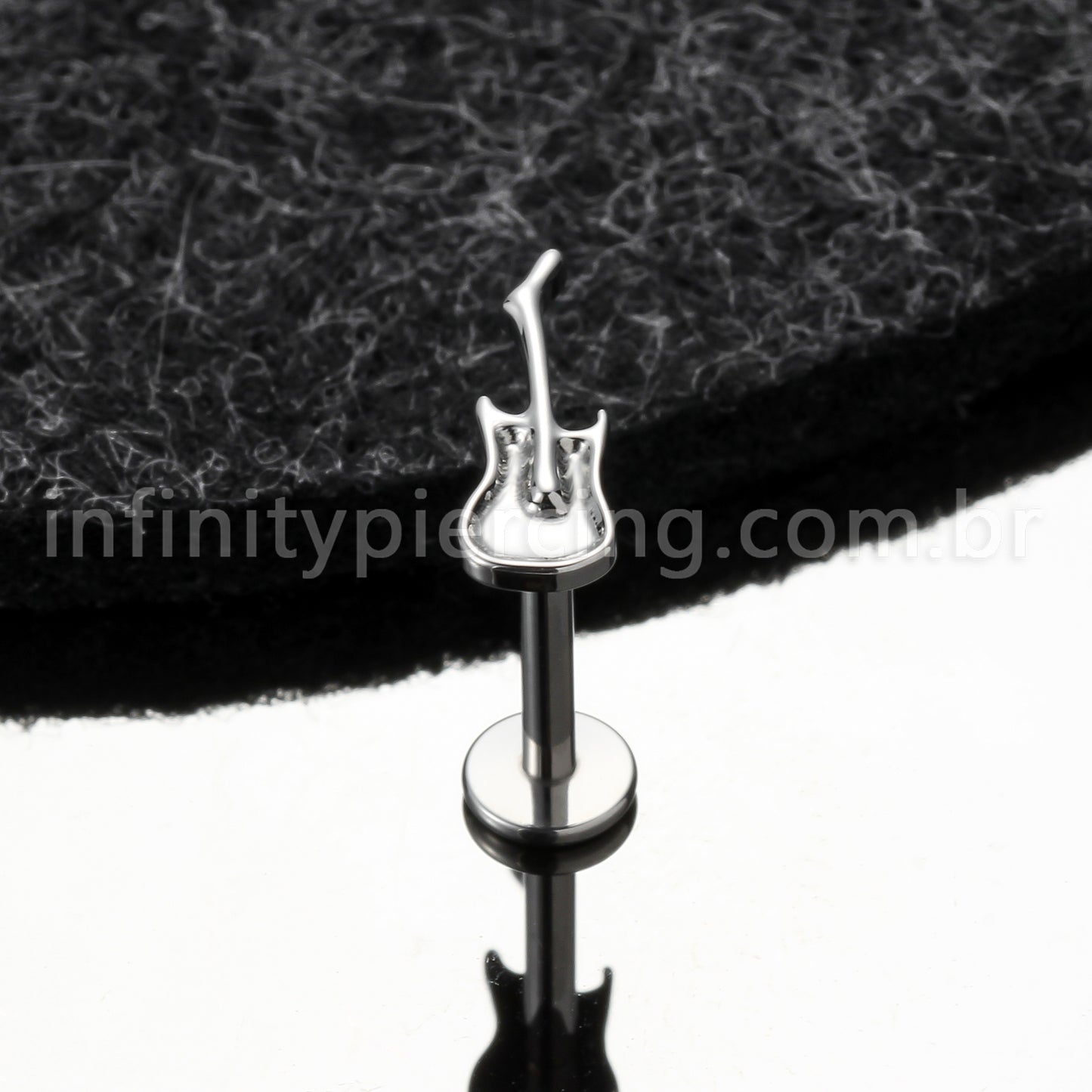 Piercing Labret Titânio Guitarra