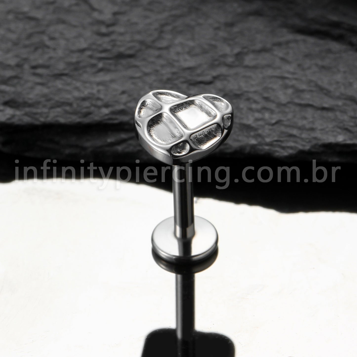 Piercing Labret Titânio Coração Jogo Da Velha