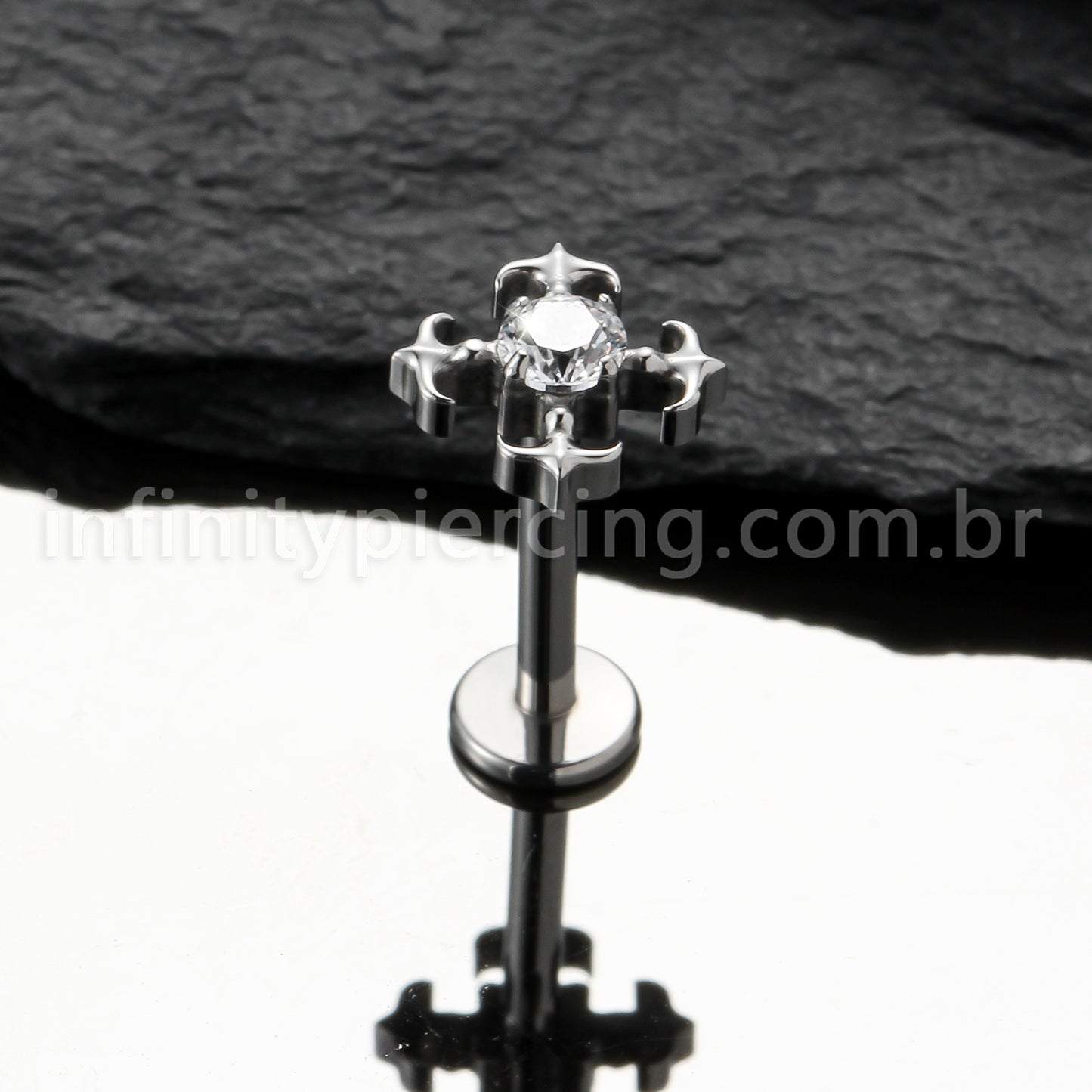 Piercing Labret Titânio Cruz De Malta