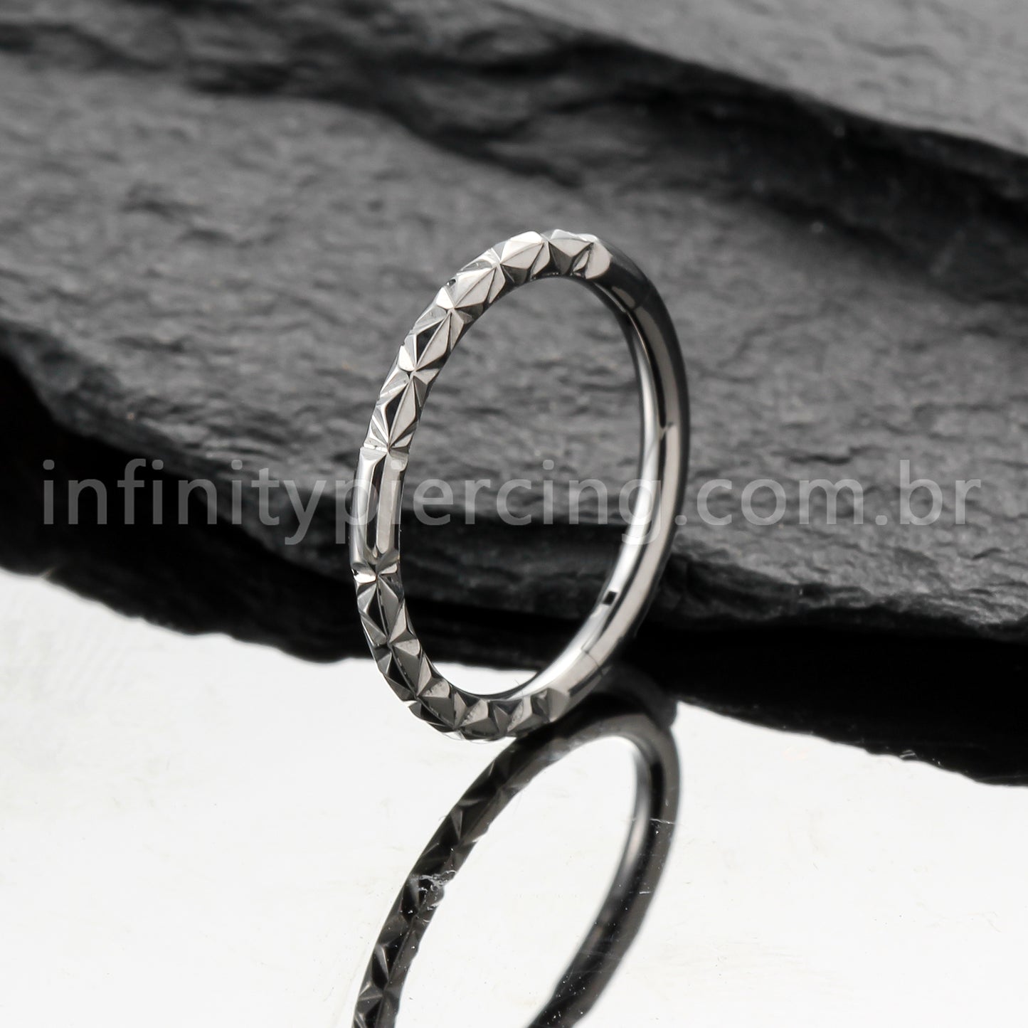 Piercing Argola Titânio Detalhada