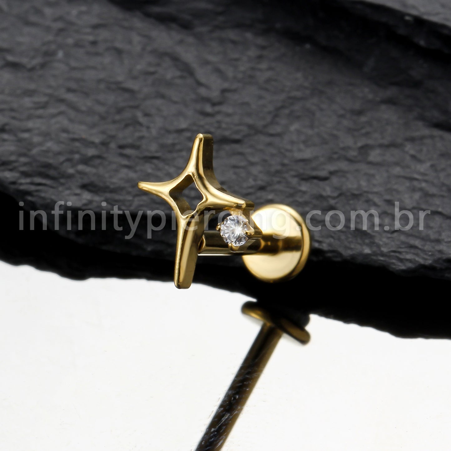 Piercing Labret Titânio Estrela