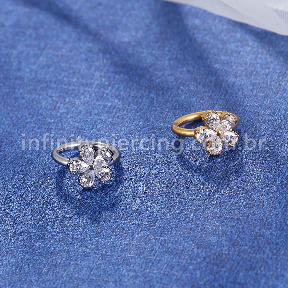 Piercing Argola Titânio Segmento Articulado Flor 5 Pedras