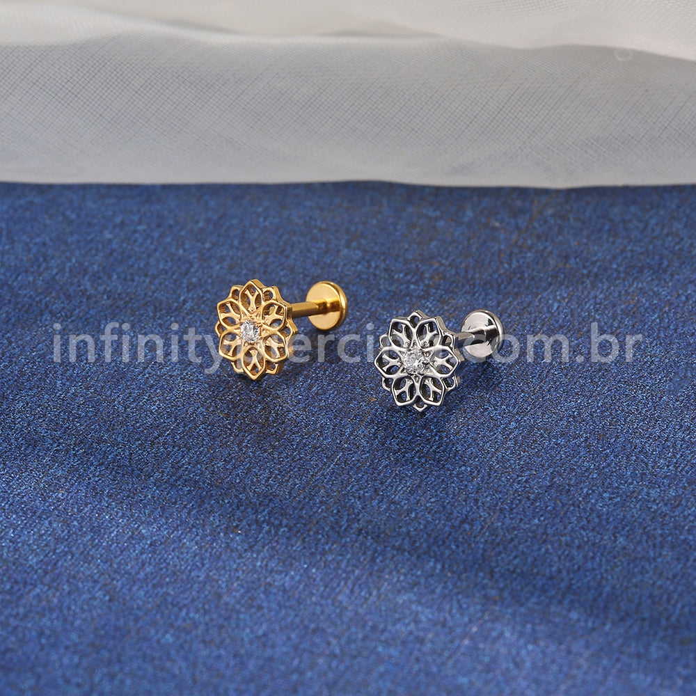 Piercing Labret Titânio Flor Vazada Detalhada