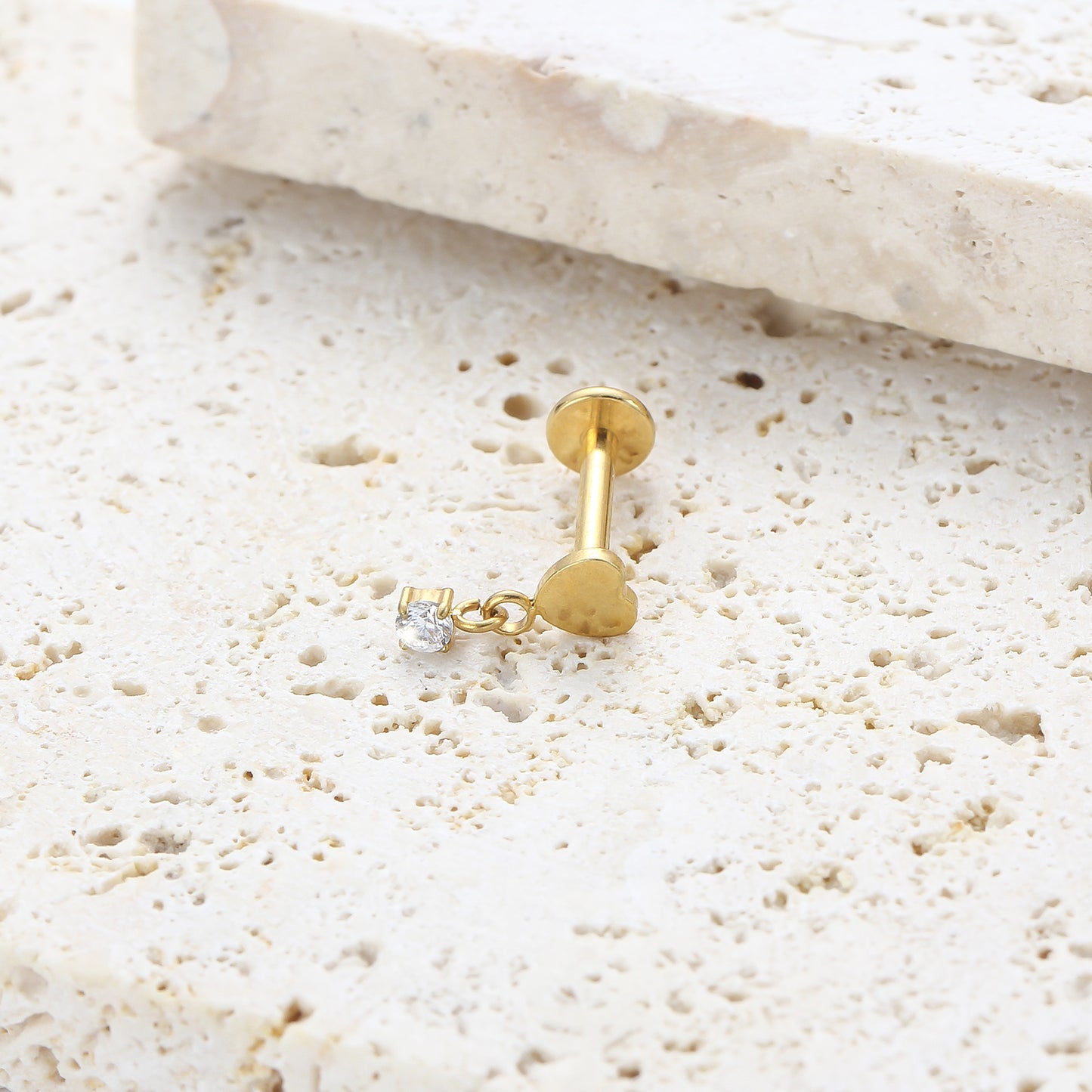 Piercing Labret Titânio G23 com Design Elegante e Personalidade Única