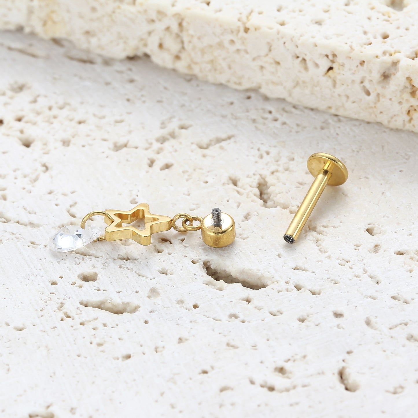 Piercing Labret Feminino com Design Delicado e Estilo Moderno
