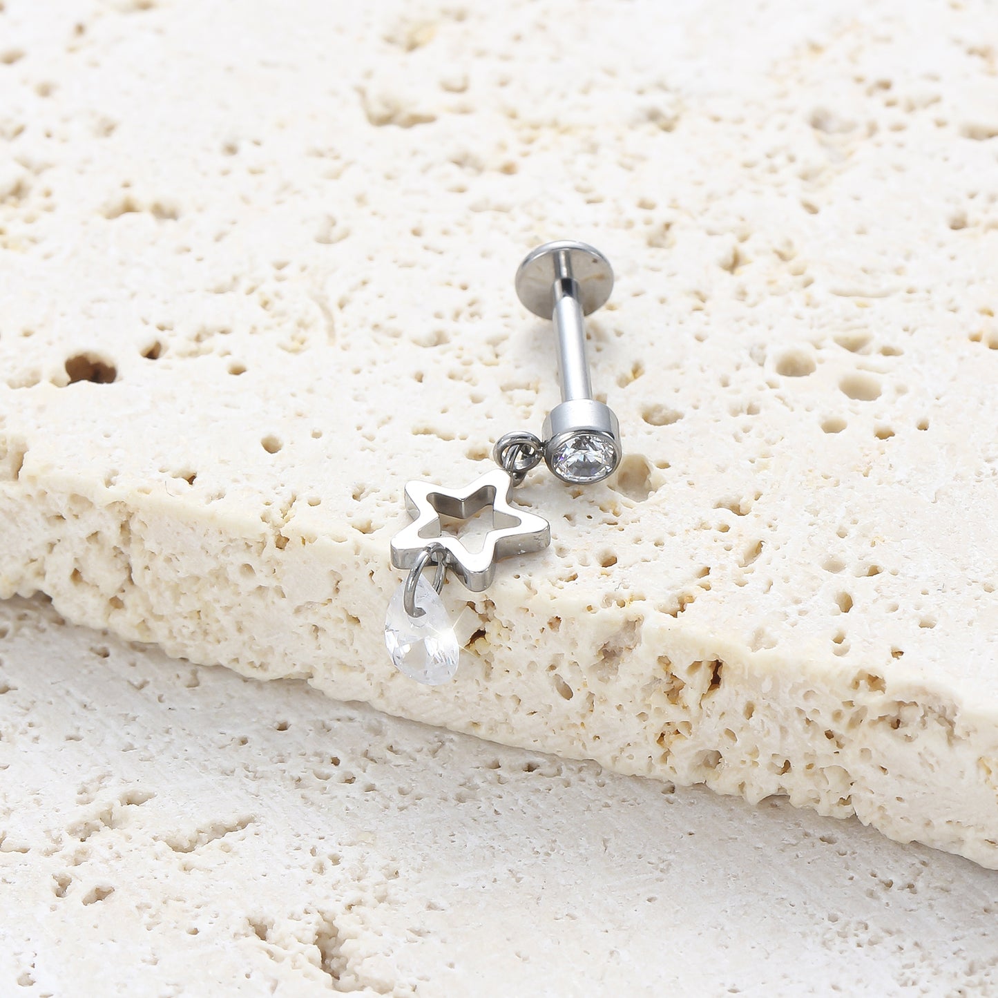 Piercing Labret Feminino com Design Delicado e Estilo Moderno