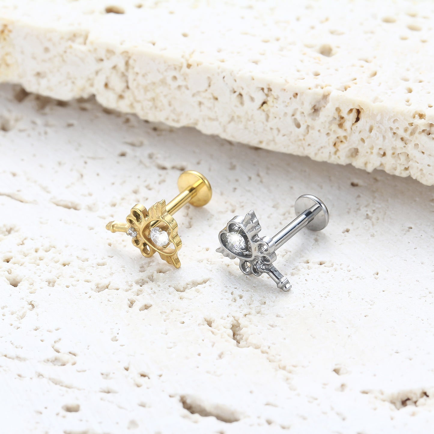 Piercing Labret em Titânio G23 com Duas Zircônias Simétricas de Brilho Suave, Design Minimalista Sofisticado