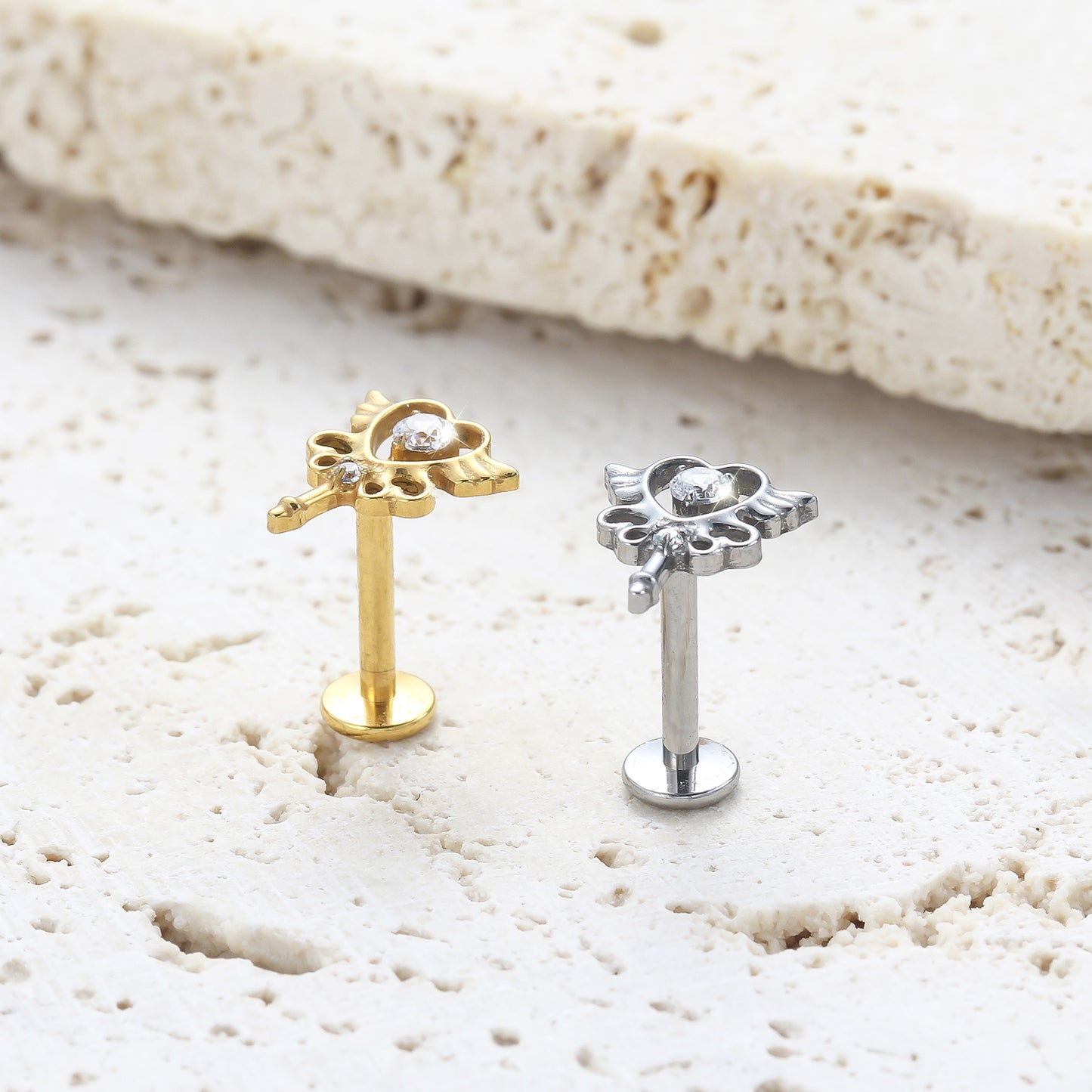 Piercing Labret em Titânio G23 com Duas Zircônias Simétricas de Brilho Suave, Design Minimalista Sofisticado