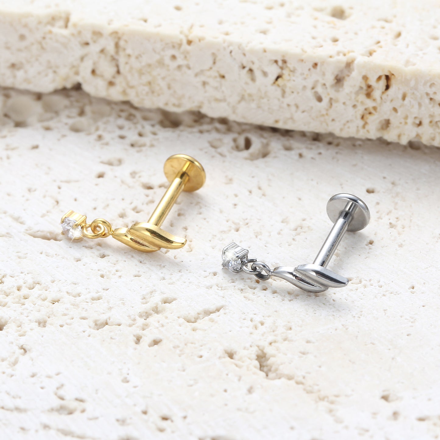 Piercing Labial em Titânio G23 com Design de Raio Suave