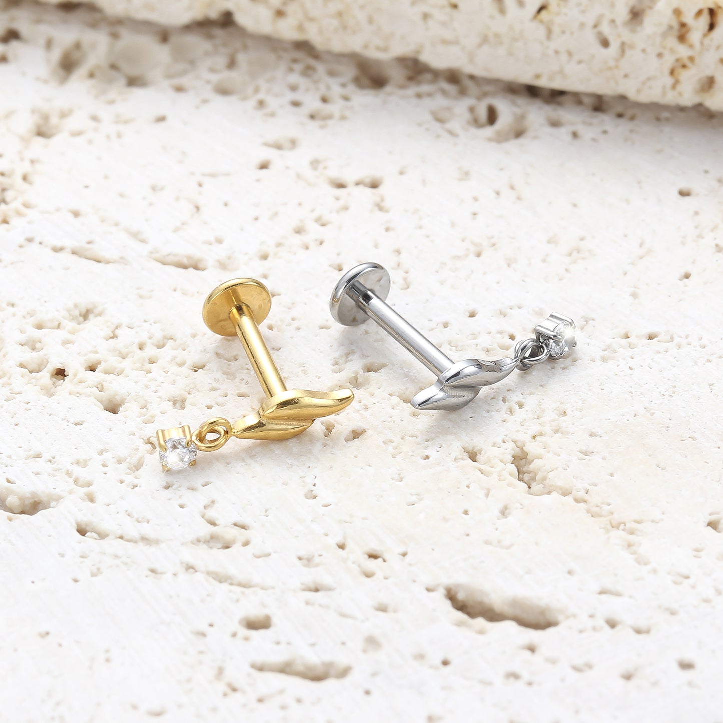 Piercing Labial em Titânio G23 com Design de Raio Suave