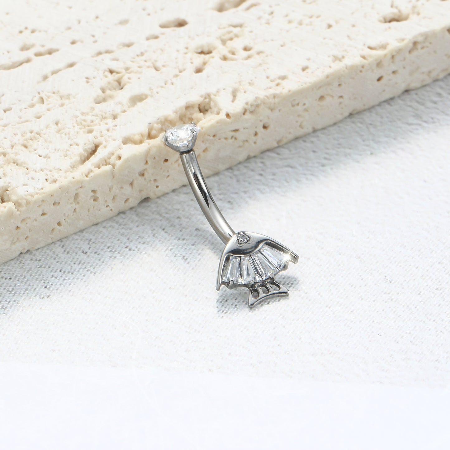 Piercing de Umbigo em Titânio G23 com Duplo Brilho de Zircônia e Detalhe Geométrico – Design Moderno e Elegante