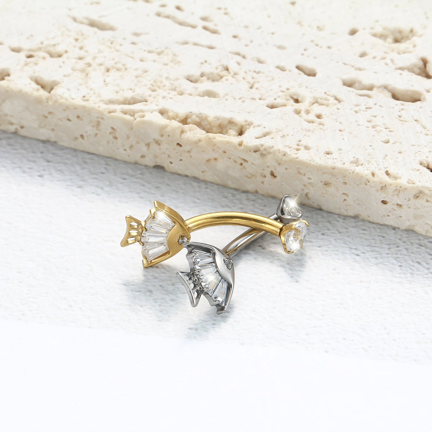 Piercing de Umbigo em Titânio G23 com Duplo Brilho de Zircônia e Detalhe Geométrico – Design Moderno e Elegante