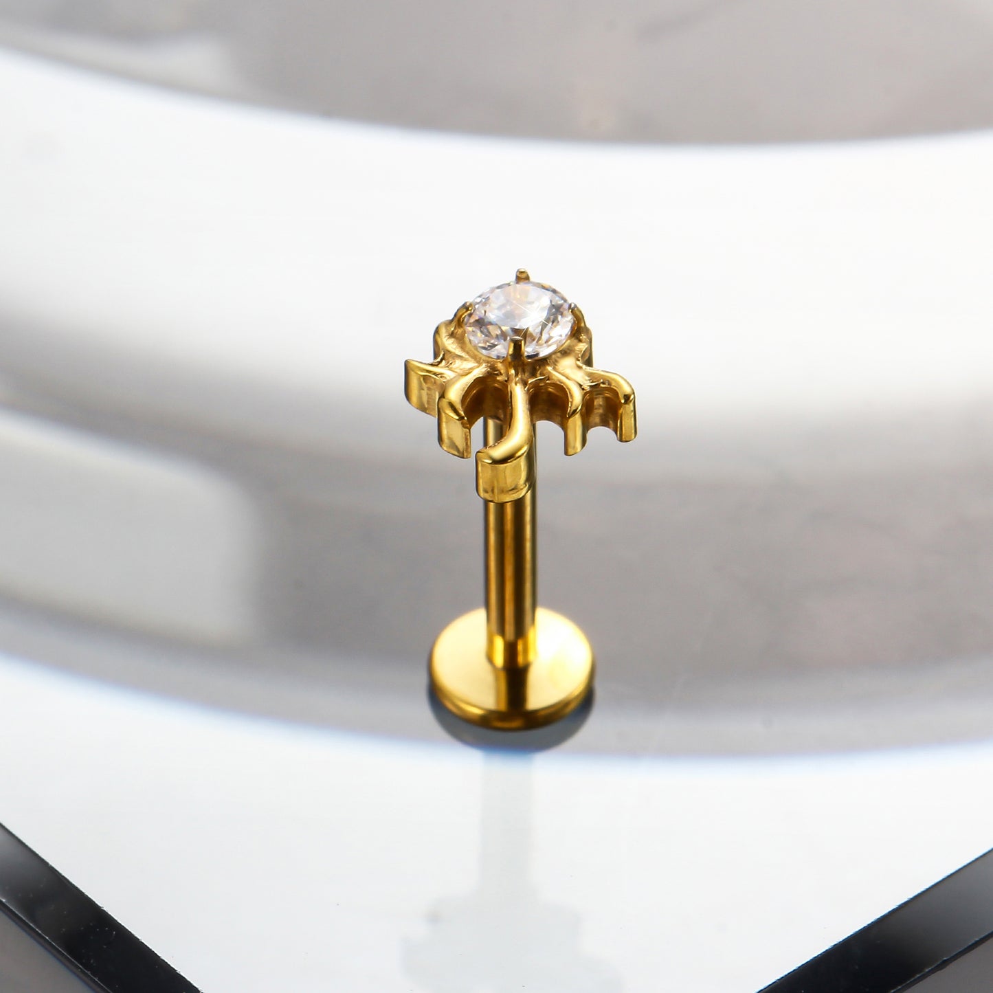 Piercing Labret Titânio G23 com Design Exclusivo e Brilho Sofisticado