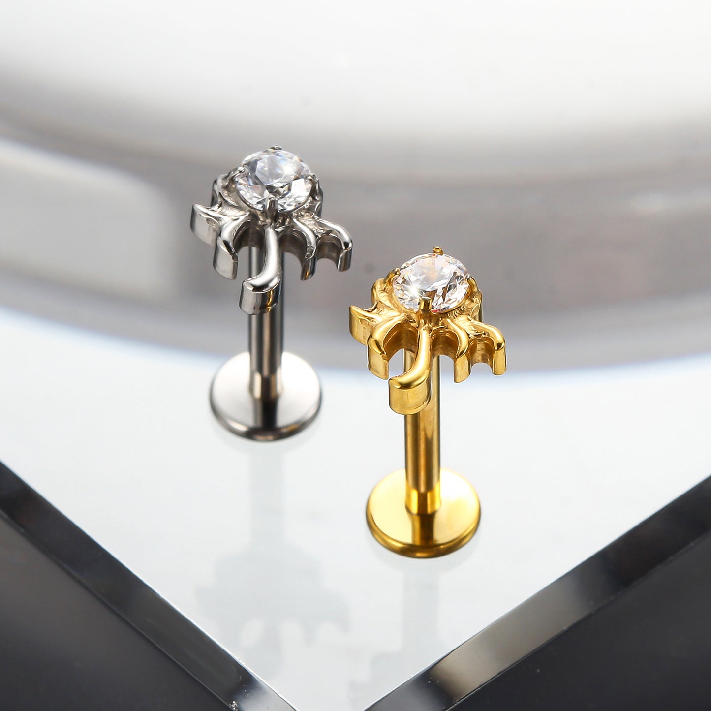 Piercing Labret Titânio G23 com Design Exclusivo e Brilho Sofisticado
