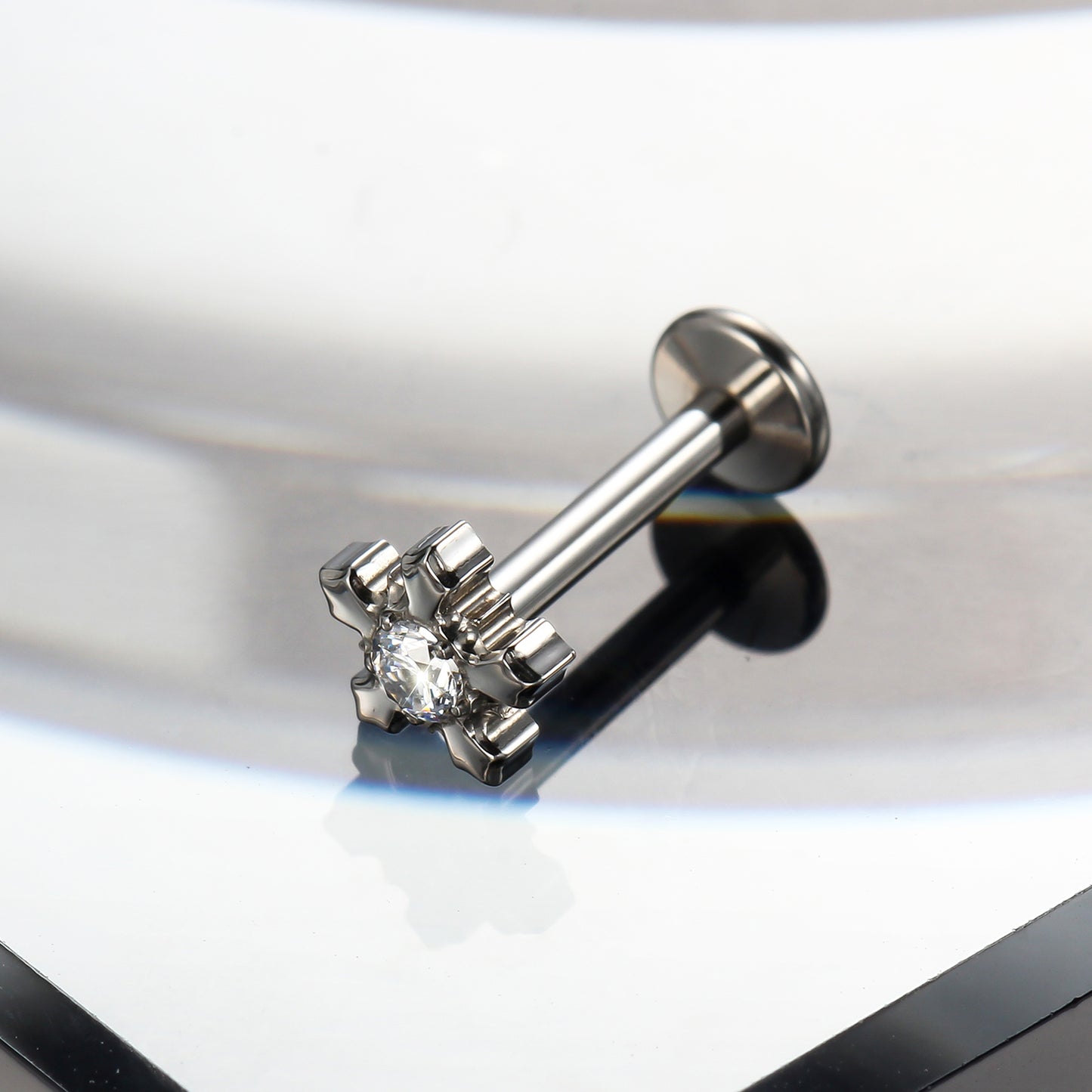 Piercing Labret Feminino Titânio G23 com Design Artístico e Moderno