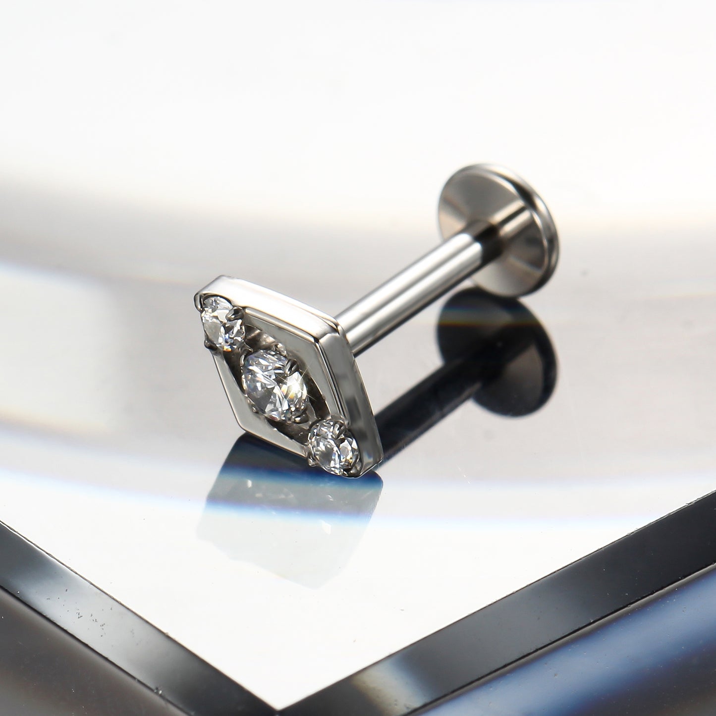Piercing Labret Titânio G23 Inspiração Minimal Chic para Lábios