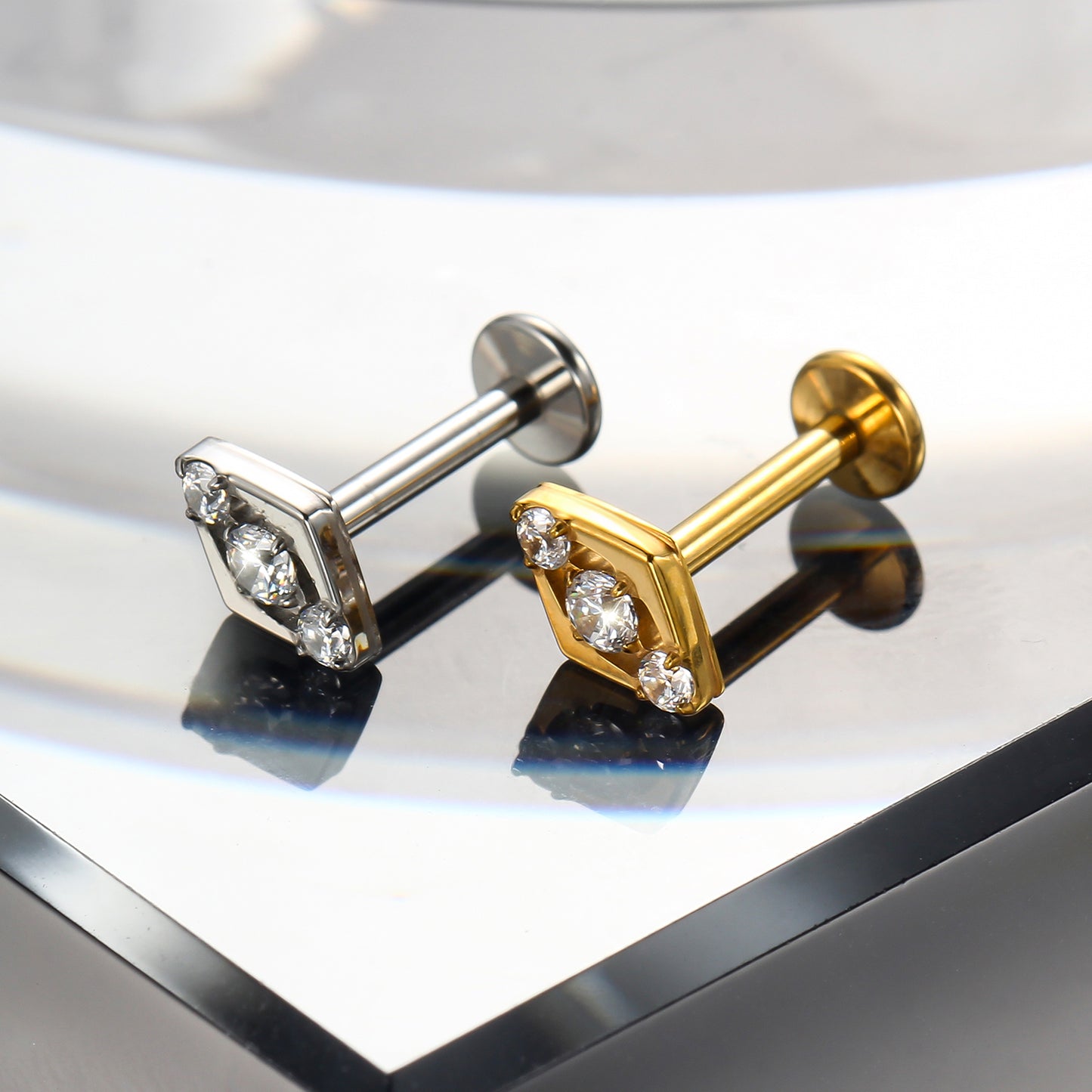 Piercing Labret Titânio G23 Inspiração Minimal Chic para Lábios