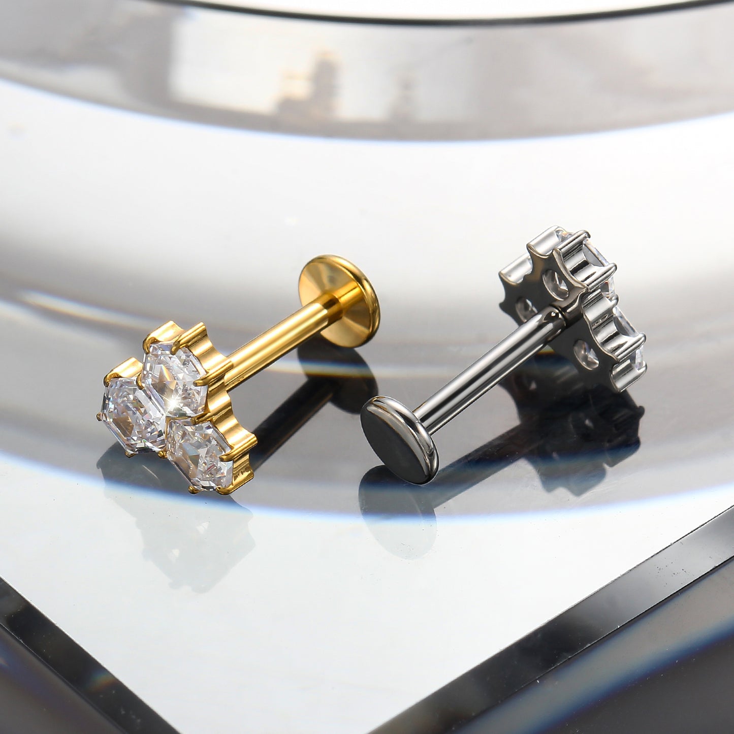 Piercing Labret Titânio G23 com Design Sofisticado e Estilo Único