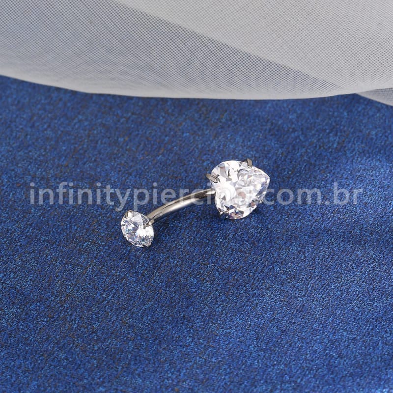 Piercing Banana Titânio 2 Pedras Coração Zircônia