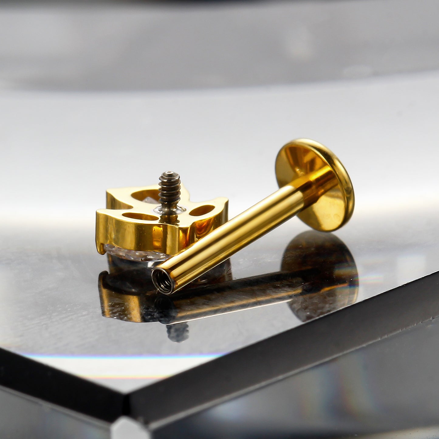 Piercing Labial em Titânio G23 em Formato Trevo de Quatro Folhas