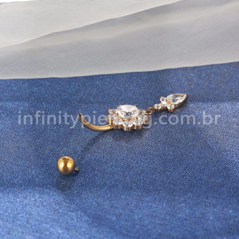 Piercing Banana Titânio Flor Zircônia Com Pingente