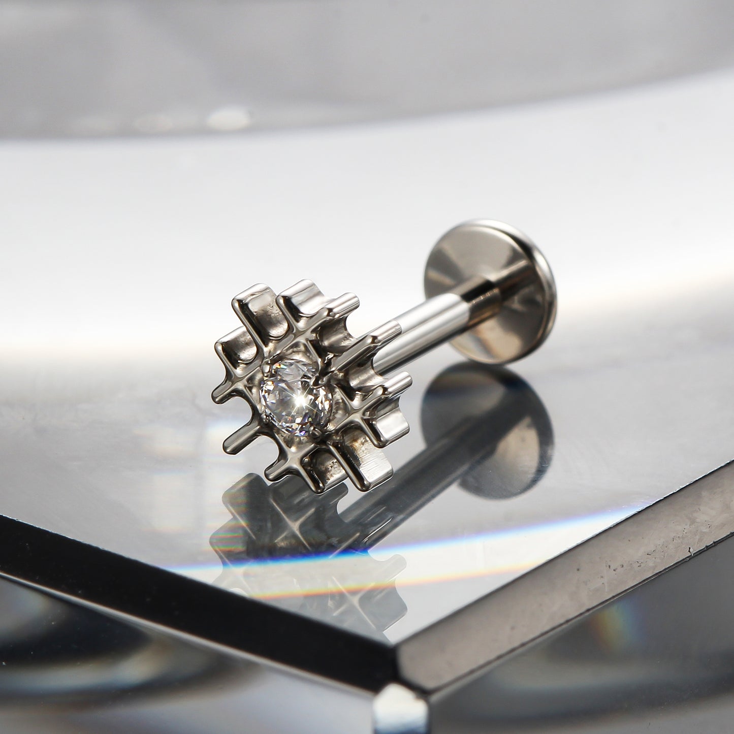 Piercing Labret em Titânio G23 com Design Irregular Orgânico – Estilo Moderno e Minimalista Sofisticado
