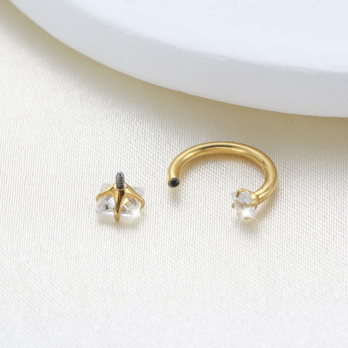 Piercing de Nariz em Titânio G23 com Arco Semiaberto e Zircônias