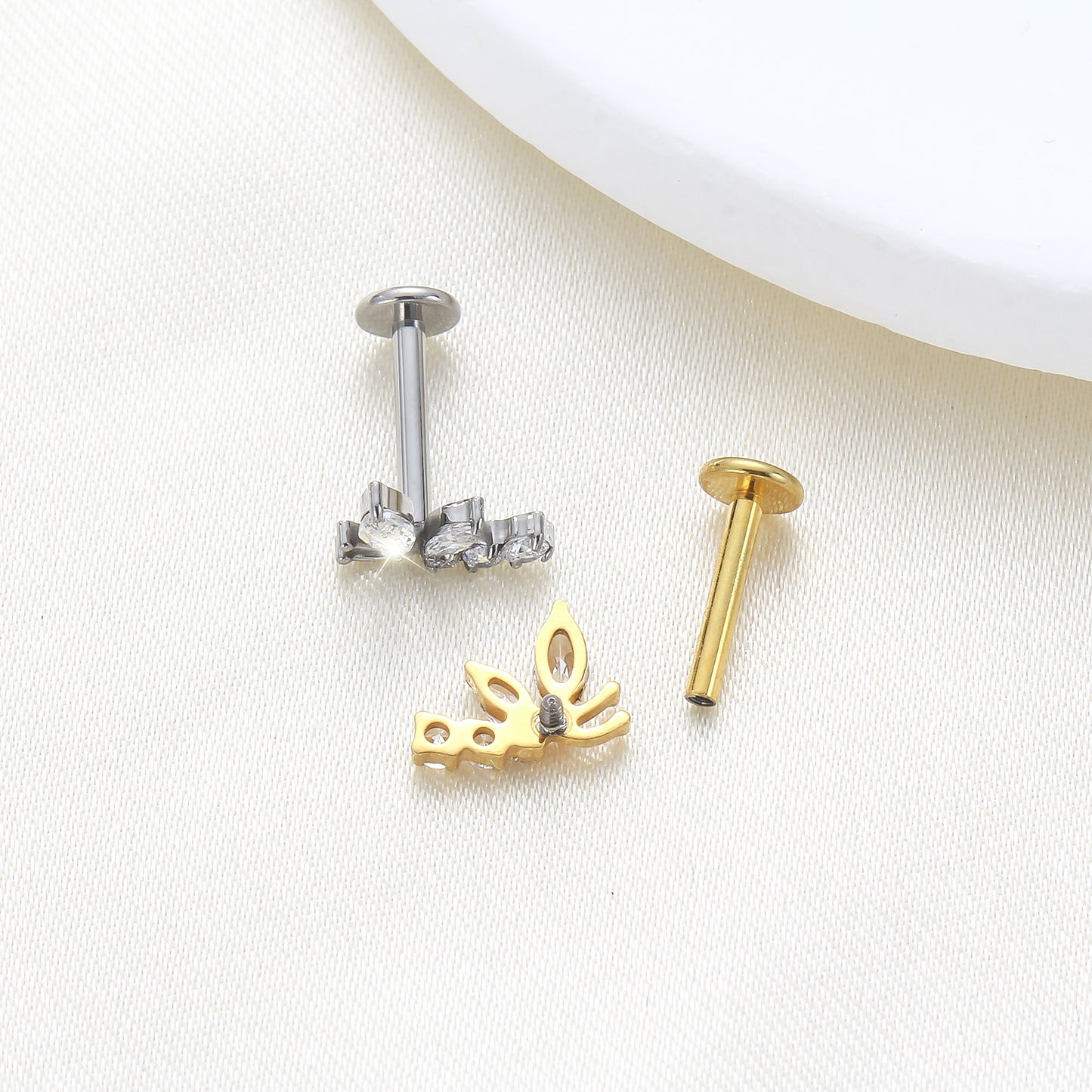 Piercing Labial em Titânio G23 com Design Contemporâneo