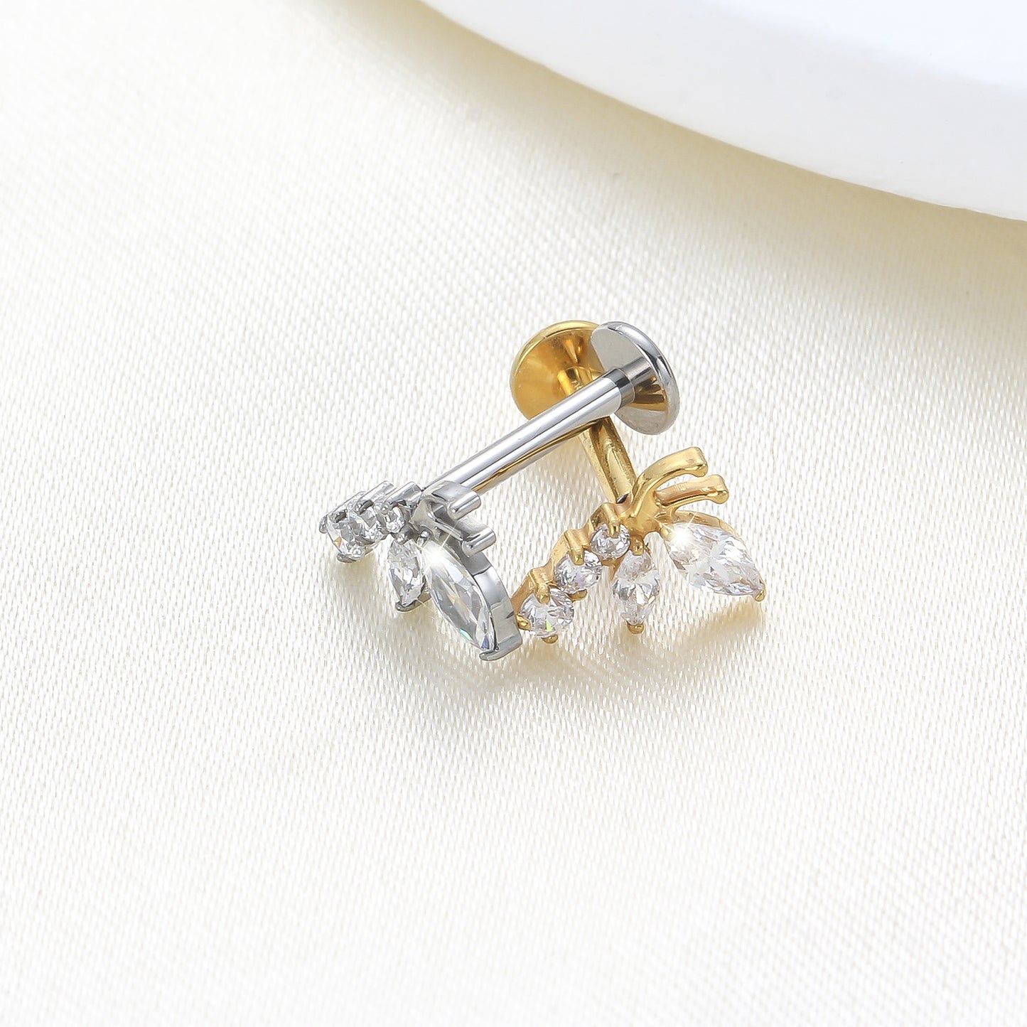 Piercing Labial em Titânio G23 com Design Contemporâneo
