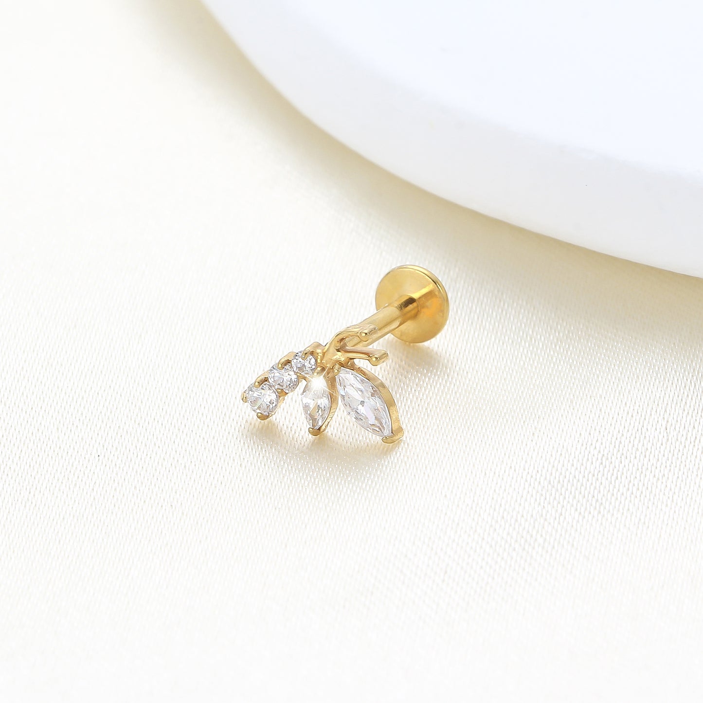 Piercing Labial em Titânio G23 com Design Contemporâneo