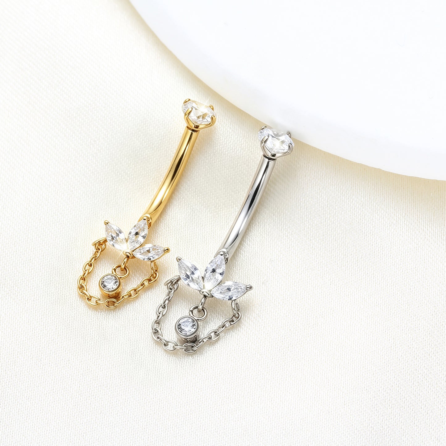 Piercing de Umbigo em Titânio G23 com Corrente Dupla, Zircônia e Pingente de Brilho Diamante – Design Luxuoso e Feminino