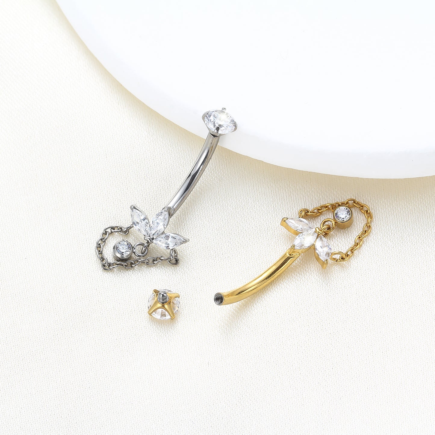 Piercing de Umbigo em Titânio G23 com Corrente Dupla, Zircônia e Pingente de Brilho Diamante – Design Luxuoso e Feminino
