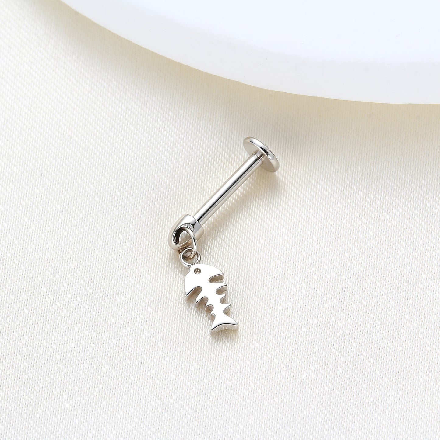 Piercing Helix em Titânio G23 com Acabamento Premium e Estilo Único