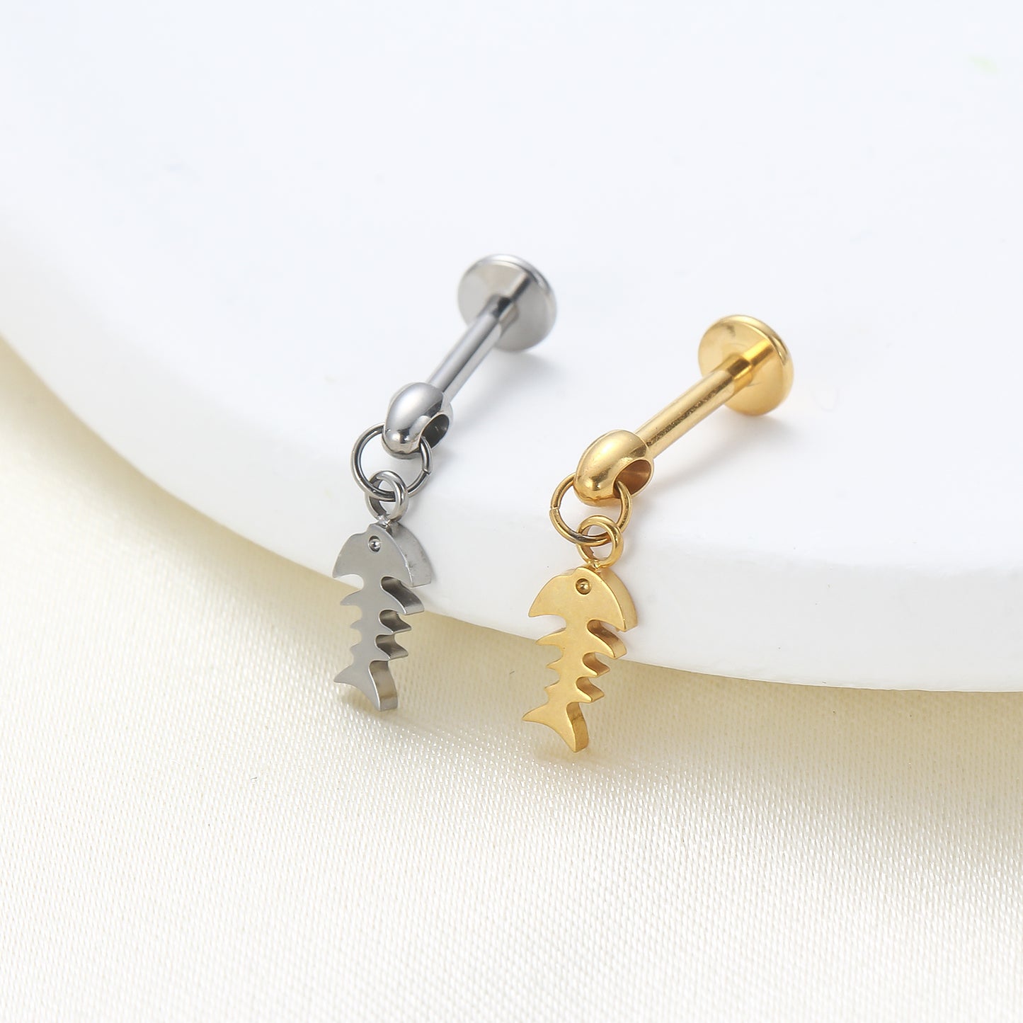 Piercing Helix em Titânio G23 com Acabamento Premium e Estilo Único