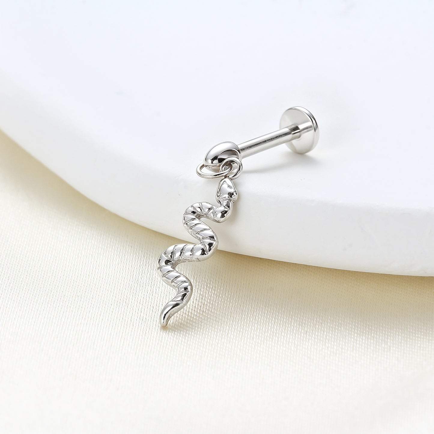 Piercing de Cartilagem Titânio G23 com Design Minimalista e Sofisticado