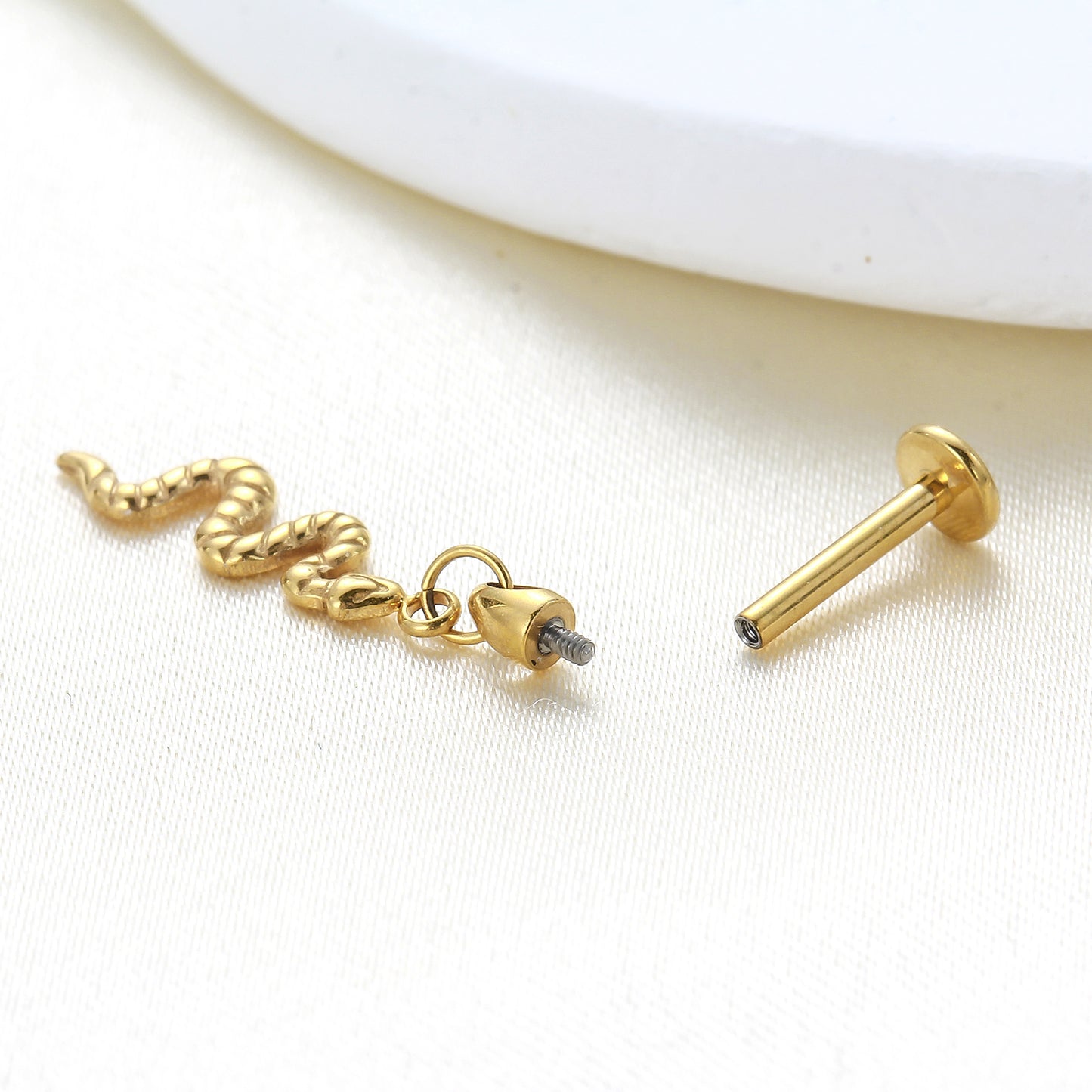 Piercing de Cartilagem Titânio G23 com Design Minimalista e Sofisticado