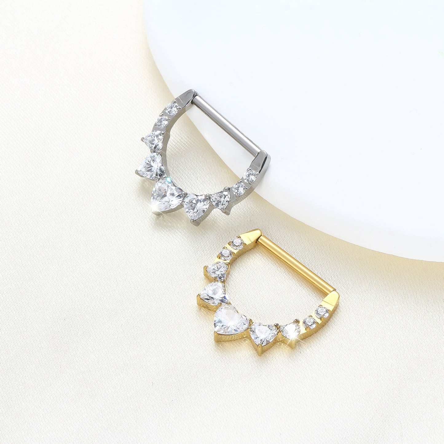 Piercing de Titânio G23 com Zircônias – Design Curvo Moderno e Minimalista