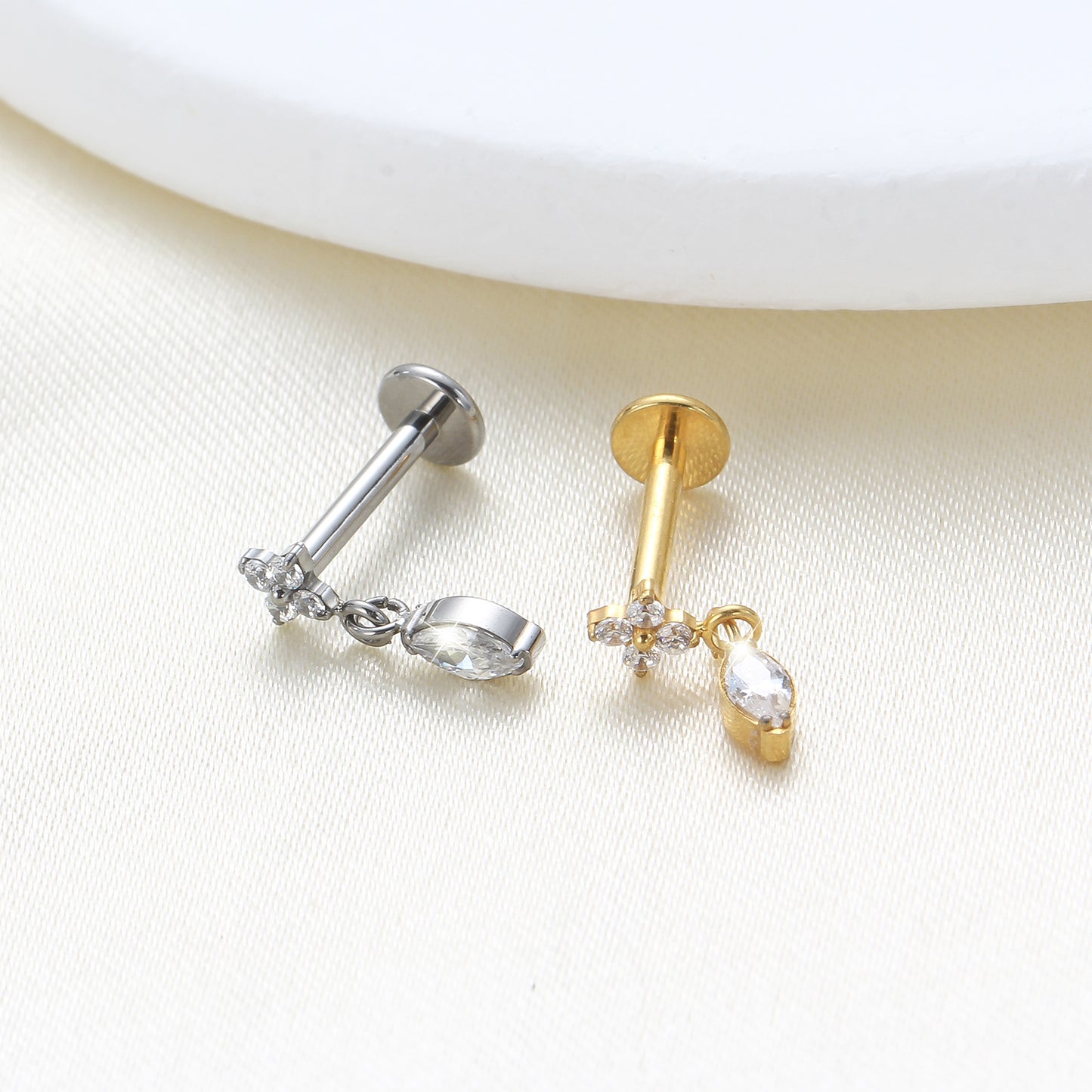 Piercing Labret Feminino com Brilho Sutil e Charme Sofisticado