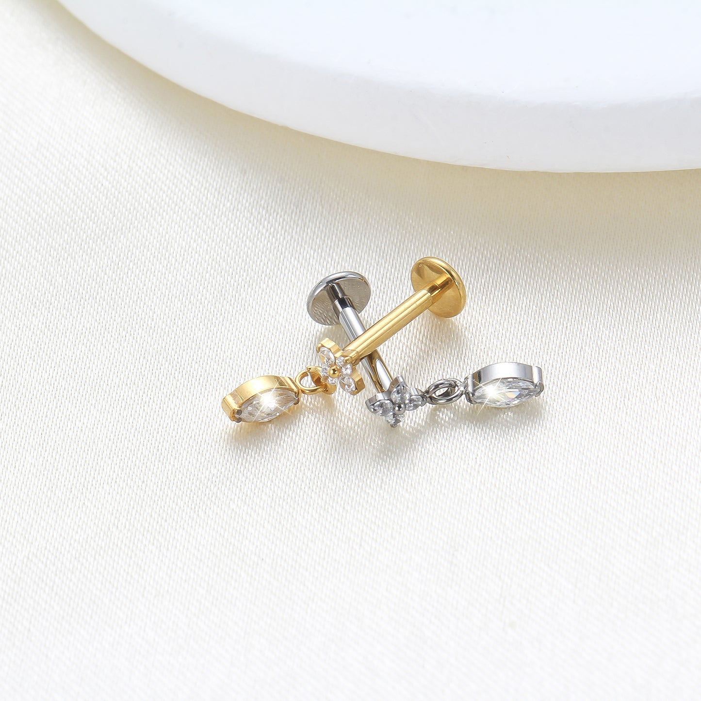 Piercing Labret Feminino com Brilho Sutil e Charme Sofisticado