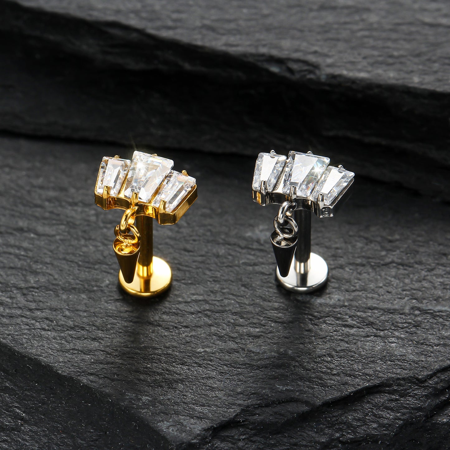 Piercing Labret em Titânio G23 com Zircônia e Corrente Pendente de Brilho Diamante – Design Elegante e Moderno