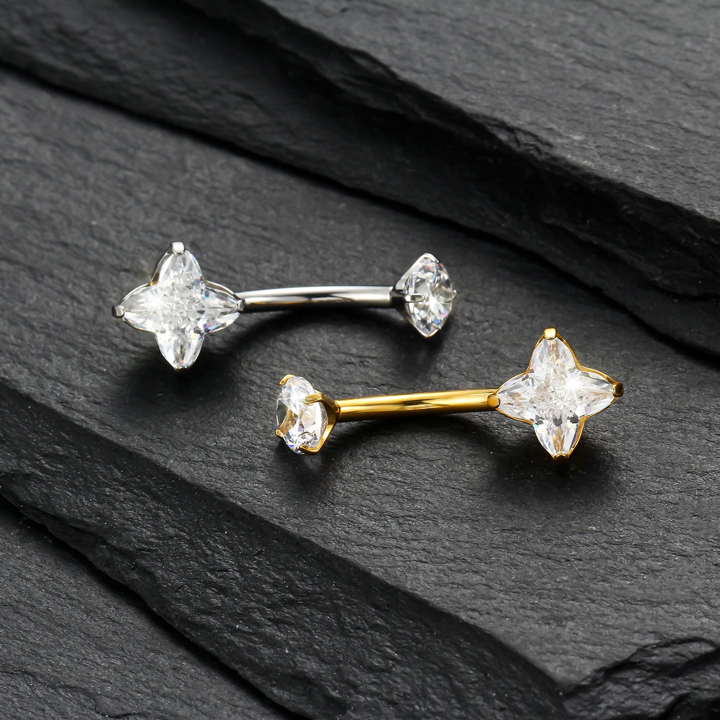 Piercing de Umbigo com Elegância Tropical e Brilho Delicado