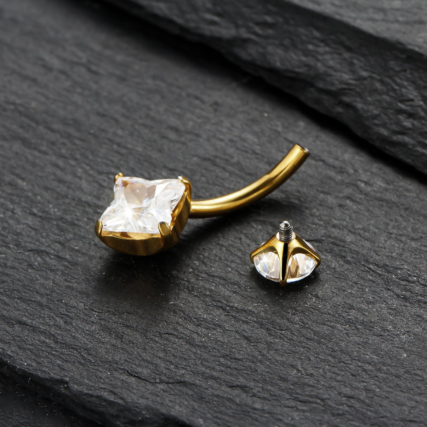 Piercing de Umbigo com Elegância Tropical e Brilho Delicado